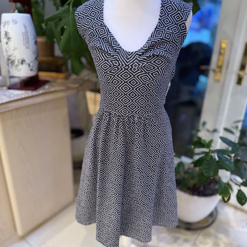 Anthropologie Stamp STCL 9-H15 Stripe Geometric Halter Dress Size 8 Pockets